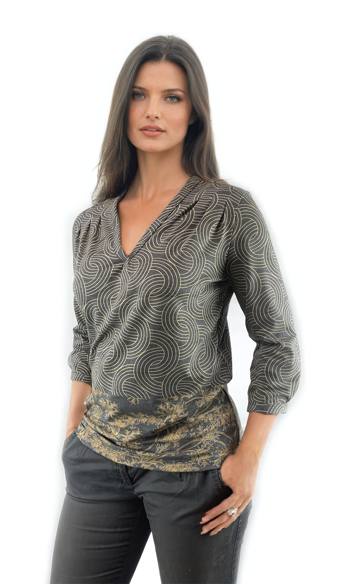 Bluză de damă - tricou cu mâneci 3/4, decolteu ascuțit