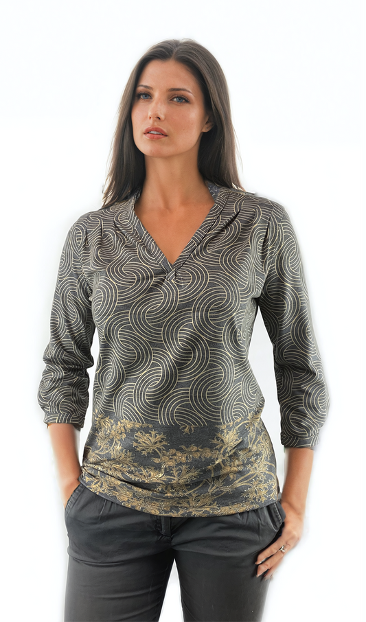 Bluză de damă - tricou cu mâneci 3/4, decolteu ascuțit